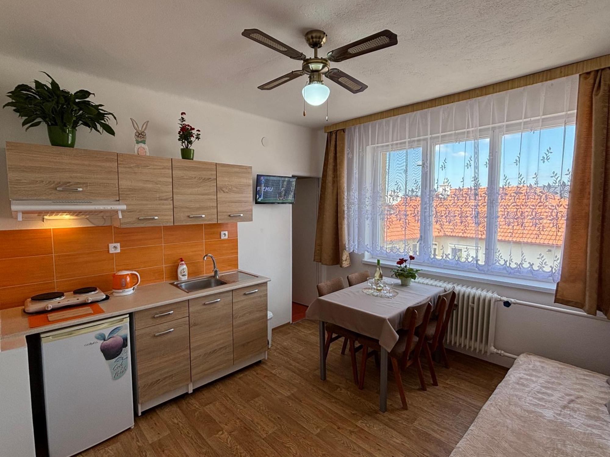 Apartmanovy Dom Grand สตูโรโว ภายนอก รูปภาพ