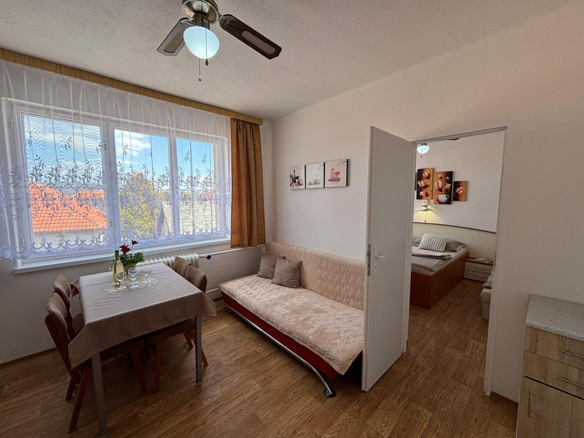 Apartmanovy Dom Grand สตูโรโว ภายนอก รูปภาพ