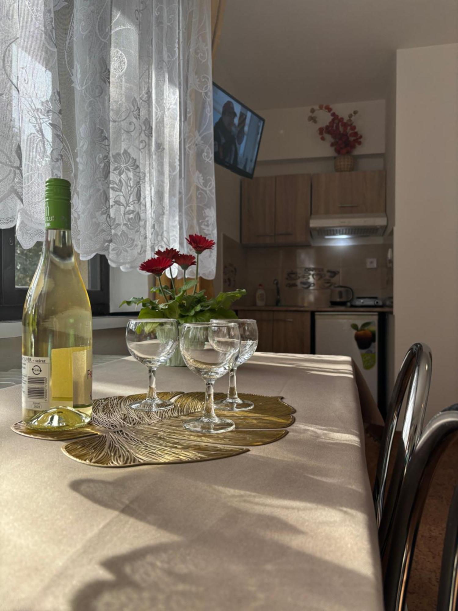 Apartmanovy Dom Grand สตูโรโว ภายนอก รูปภาพ