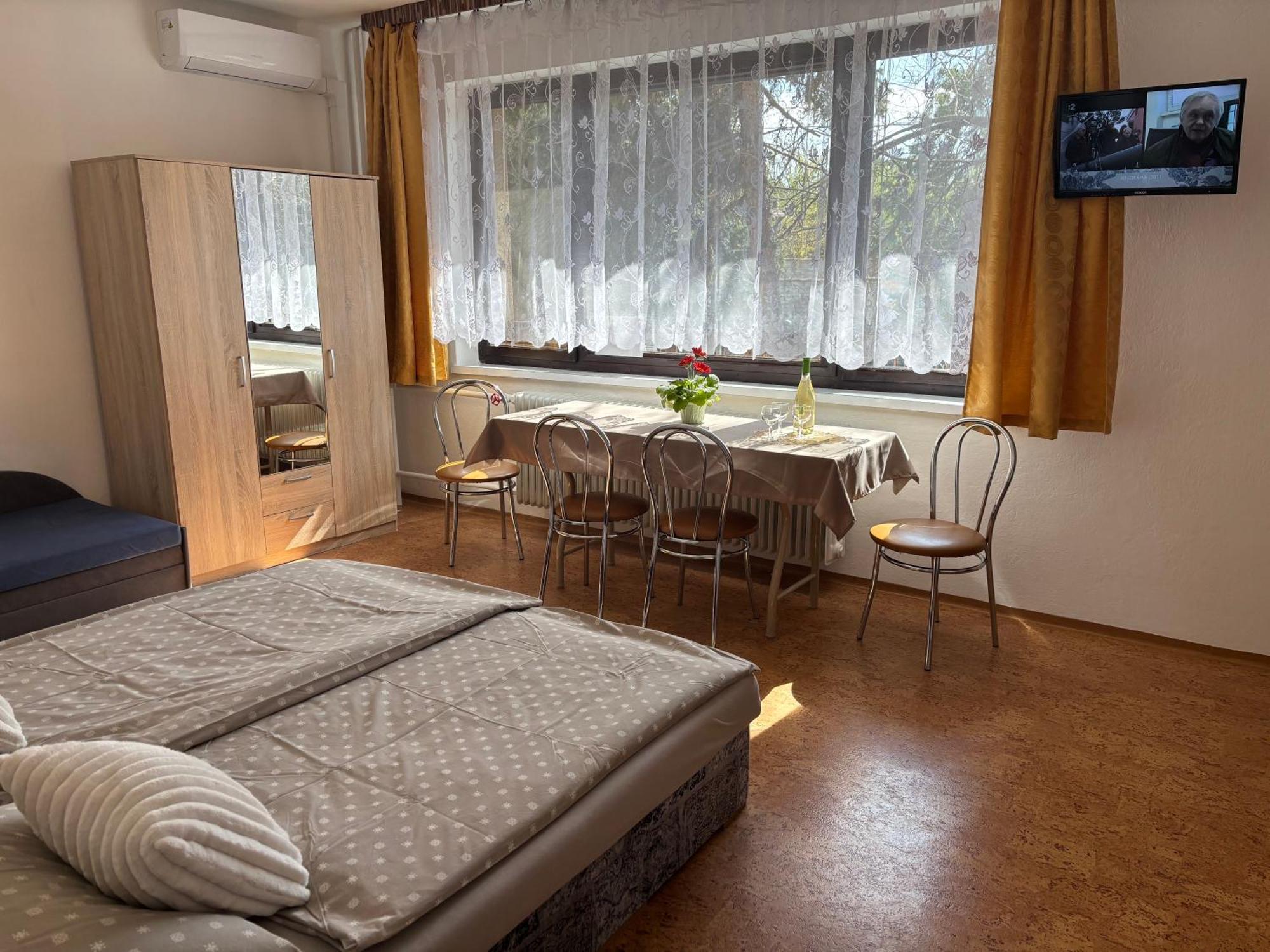 Apartmanovy Dom Grand สตูโรโว ภายนอก รูปภาพ