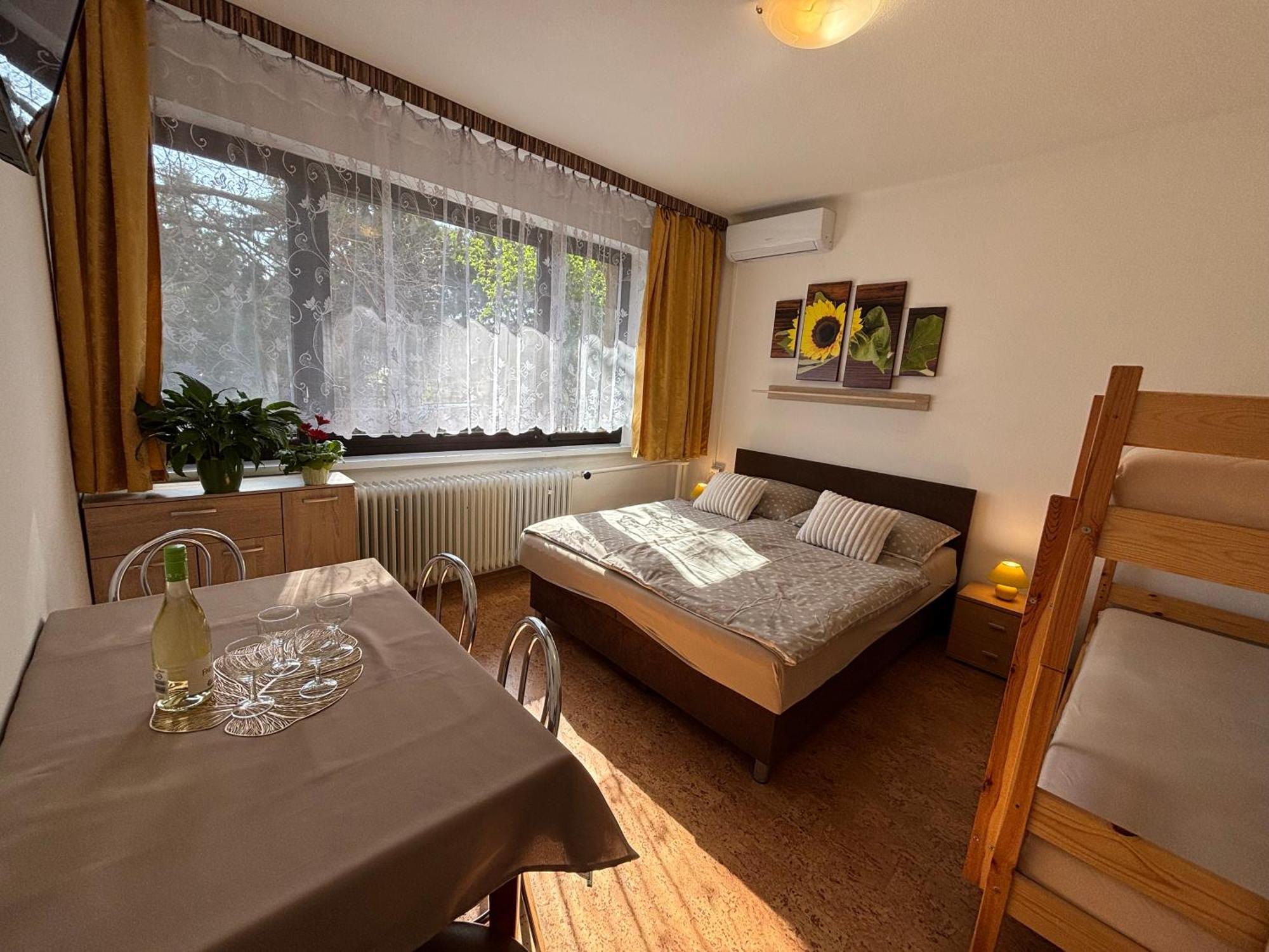 Apartmanovy Dom Grand สตูโรโว ภายนอก รูปภาพ